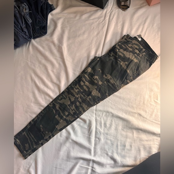 Forever 21 Camo Jeans size 31 - Picture 6 of 6